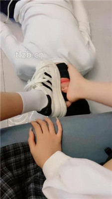 图片[15]_【可儿绳艺导师】白袜塞嘴重度虐打/骑脖/喂口水_HD绳艺资源