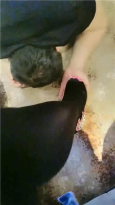 【00后小彤】素人系列一:给130斤素人女主舔鞋,被羞辱 YC-230401-6