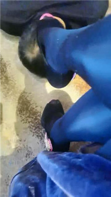 【00后小彤】素人系列一:给130斤素人女主舔鞋,被羞辱 YC-230401-6