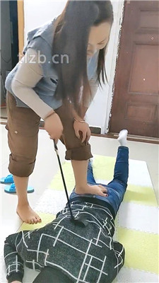 【第5风格】趁小姐姐做瑜伽舔她的脚 YC-230331-4