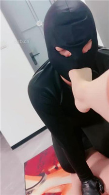 【橘子喵】强迫贱狗舔运动后的白袜舔鞋底