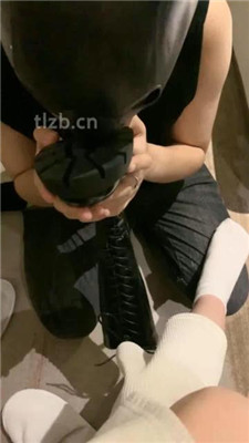 【W.K.T】依依子裸足羞辱贱狗 YC-230408-8