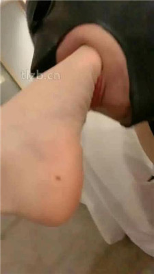 【W.K.T】依依子裸足羞辱贱狗 YC-230408-8