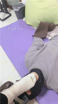 图片[6]_【瑄瑄】狂舔脏长靴鞋底白袜【上】_HD绳艺资源