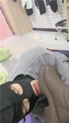 图片[6]_【瑄瑄】狂舔脏长靴鞋底白袜【下】_HD绳艺资源