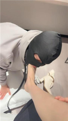 图片[4]_【凉子阿】跪舔长靴白袜裸足/插嘴耳光_HD绳艺资源