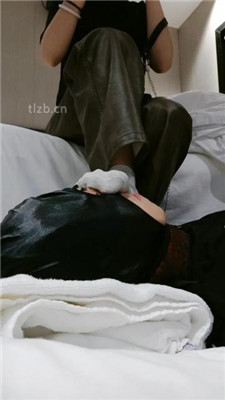 图片[5]_【玥野兔】舔闻短靴-超臭白棉袜裸足_HD绳艺资源