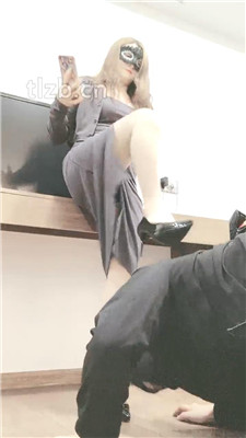 图片[3]_【灵凌】提档高跟踩踏-裸足恋足舔_HD绳艺资源