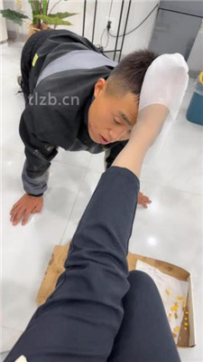 图片[17]_【辣姐】嘴塞袜子物化狗奴/踩踏喂食/喝洗脚水_HD绳艺资源