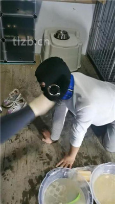 图片[14]_【大美】家务奴努力清理脏鞋_HD绳艺资源