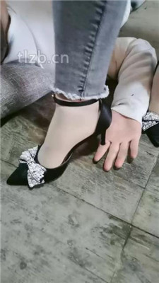 图片[15]_【大美】换3双鞋全体重踩踏_HD绳艺资源