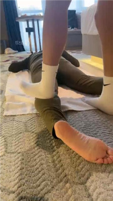 图片[12]_【武汉爱丽丝】高帮帆布鞋白袜全体重踩_HD绳艺资源