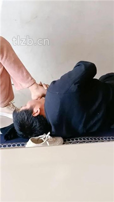 图片[11]_【小妍】坐脸窒息/跪舔脏鞋裸足/喝洗脚水_HD绳艺资源