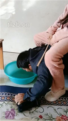 图片[13]_【小妍】坐脸窒息/跪舔脏鞋裸足/喝洗脚水_HD绳艺资源