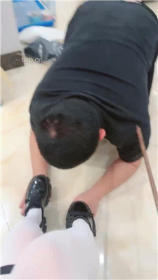 图片[2]_【不知名美女】皮鞋过膝白袜调应聘狗奴_HD绳艺资源