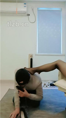 白袜美女教练健身房的残酷制服训练 YC-230415-2