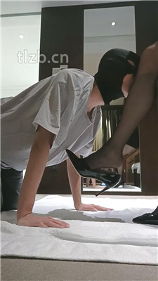 白袜美女教练健身房的残酷制服训练 YC-230415-2