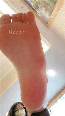 【南国原创】雯雯S舔脚片三部合集,物美价廉!!!