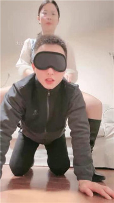【悠米】带18岁新女主踩踏 让毯子舔鞋底 YC-230414-5