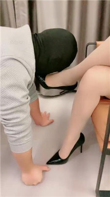 【赵奈奈】跪舔高跟丝袜美腿_HD绳艺资源