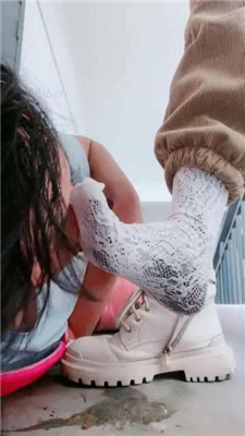 图片[20]_【桃子老师】楼梯间遛狗/踩踏碾压/揪耳朵_HD绳艺资源