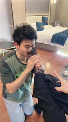 图片[13]_【鑫儿教头】骑脖胯下辱/高跟踩狗舌/桌底踩狗_HD绳艺资源