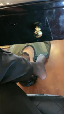 图片[14]_【鑫儿教头】骑脖胯下辱/高跟踩狗舌/桌底踩狗_HD绳艺资源