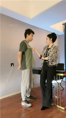 图片[16]_【鑫儿教头】骑脖胯下辱/高跟踩狗舌/桌底踩狗_HD绳艺资源