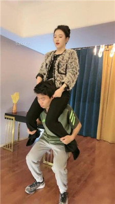 图片[20]_【鑫儿教头】骑脖胯下辱/高跟踩狗舌/桌底踩狗_HD绳艺资源