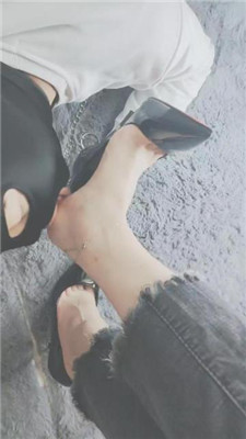 图片[5]_【云儿公主】啃吃脚皮-高跟裸足恋足舔_HD绳艺资源