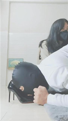 图片[9]_【云儿公主】啃吃脚皮-高跟裸足恋足舔_HD绳艺资源