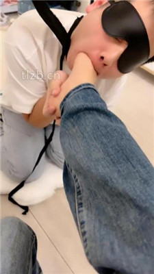 图片[12]_【苏晗】小白鞋高跟踩脚垫/跪舔白袜裸足_HD绳艺资源