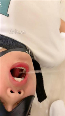 图片[20]_【苏晗】小白鞋高跟踩脚垫/跪舔白袜裸足_HD绳艺资源