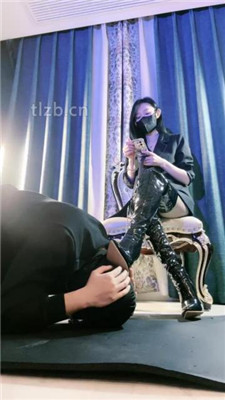图片[2]_【陈莹斯】长靴踩踏脚垫/闻舔原味黑丝/人肉坐垫_HD绳艺资源
