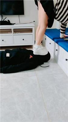 图片[3]_【萌宝儿】小白鞋白袜全体重踩踏/骑马_HD绳艺资源