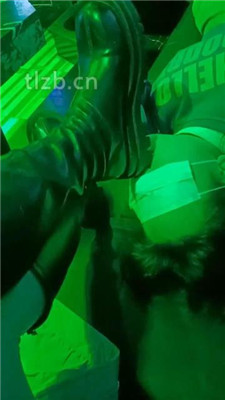 图片[3]_【爱可呀】KTV调双母畜伺候-胯下辱/舔靴恋丝足_HD绳艺资源