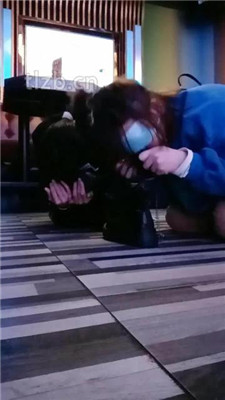 图片[9]_【爱可呀】KTV调双母畜伺候-胯下辱/舔靴恋丝足_HD绳艺资源