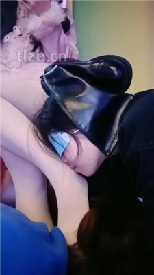 图片[11]_【爱可呀】KTV调双母畜伺候-胯下辱/舔靴恋丝足_HD绳艺资源