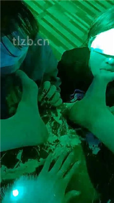图片[19]_【爱可呀】KTV调双母畜伺候-胯下辱/舔靴恋丝足_HD绳艺资源