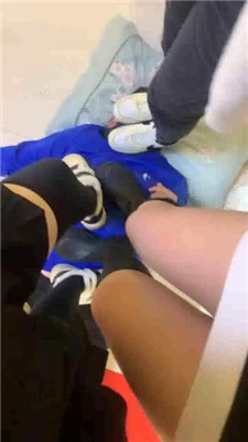 图片[6]_【精神小妹】5S群调高难度挑战踩跺/骑马钻胯/舔鞋底脚【双视角版】_HD绳艺资源