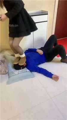 图片[7]_【精神小妹】5S群调高难度挑战踩跺/骑马钻胯/舔鞋底脚【双视角版】_HD绳艺资源