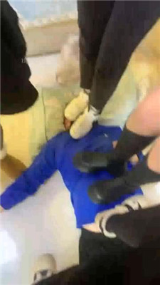 图片[8]_【精神小妹】5S群调高难度挑战踩跺/骑马钻胯/舔鞋底脚【双视角版】_HD绳艺资源