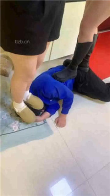 图片[10]_【精神小妹】5S群调高难度挑战踩跺/骑马钻胯/舔鞋底脚【双视角版】_HD绳艺资源