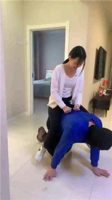 图片[15]_【精神小妹】5S群调高难度挑战踩跺/骑马钻胯/舔鞋底脚【双视角版】_HD绳艺资源