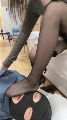 【桃子老师】黑丝脚插嘴踩踏-掐乳-臭脚捂脸_HD绳艺资源