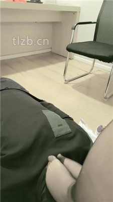 图片[15]_【樊樊】跪舔高帮脏鞋/踩狗爪/黑丝脚插嘴_HD绳艺资源