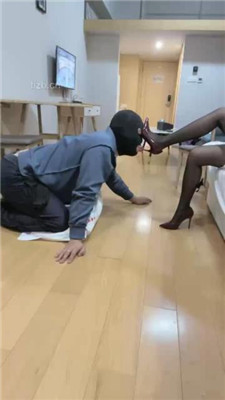 图片[4]_【桃子老师】黑丝脚插嘴踩踏-掐乳-臭脚捂脸【续集】_HD绳艺资源