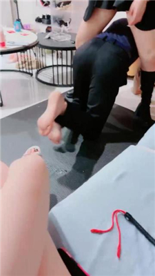 图片[4]_【颜西西】双S-舔脏鞋/踩踏碾压【双视角版】_HD绳艺资源