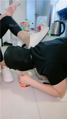 图片[3]_【薇主】奖励家奴吃圣水泡面_HD绳艺资源