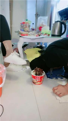 图片[4]_【薇主】奖励家奴吃圣水泡面_HD绳艺资源